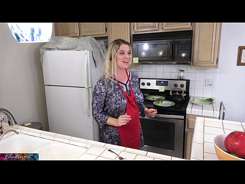 ❤️ A madrasta o ordenha na cozinha antes de sua data ❤ Porno doméstico em pt-br.pornovore.ru ❤